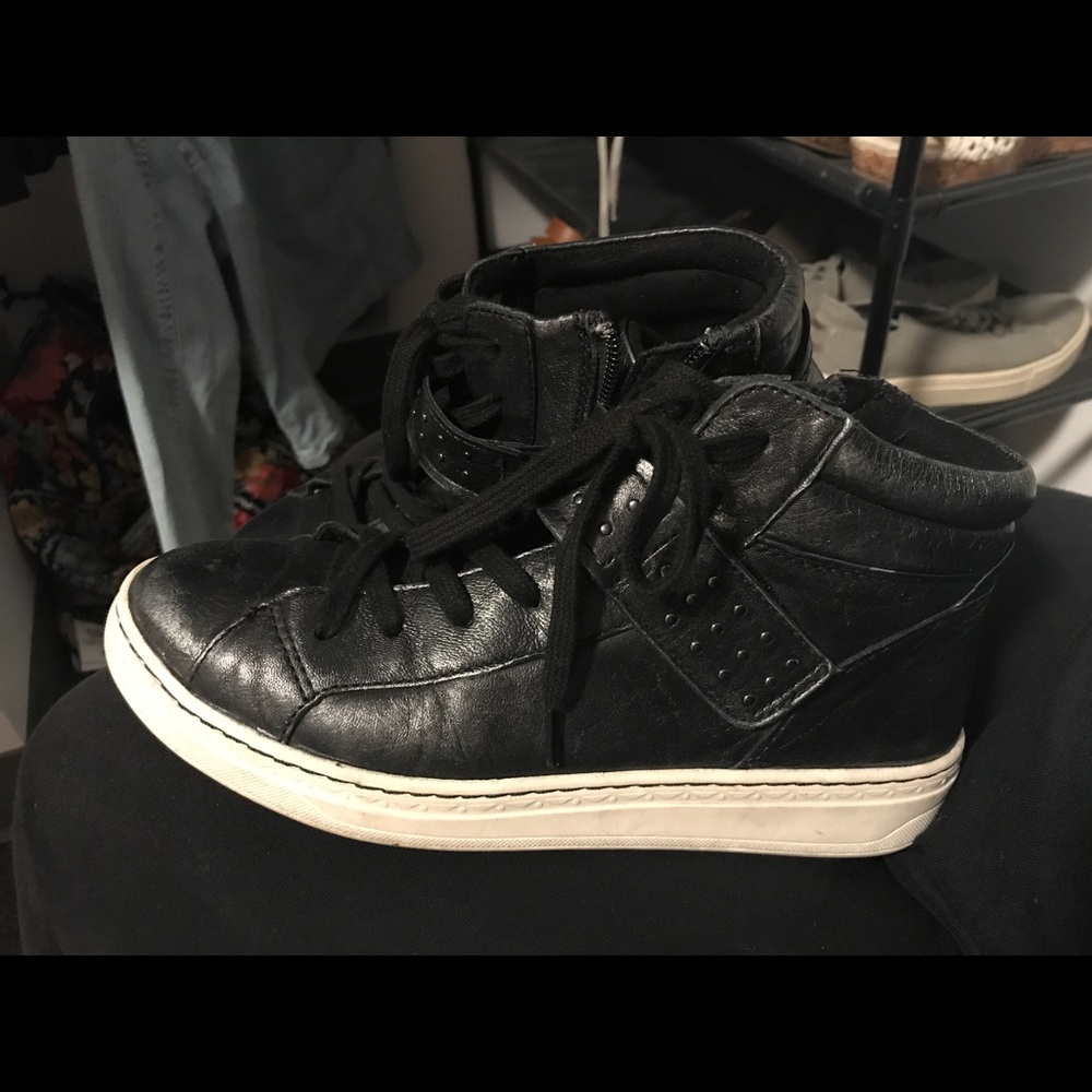 EARTH SHOE